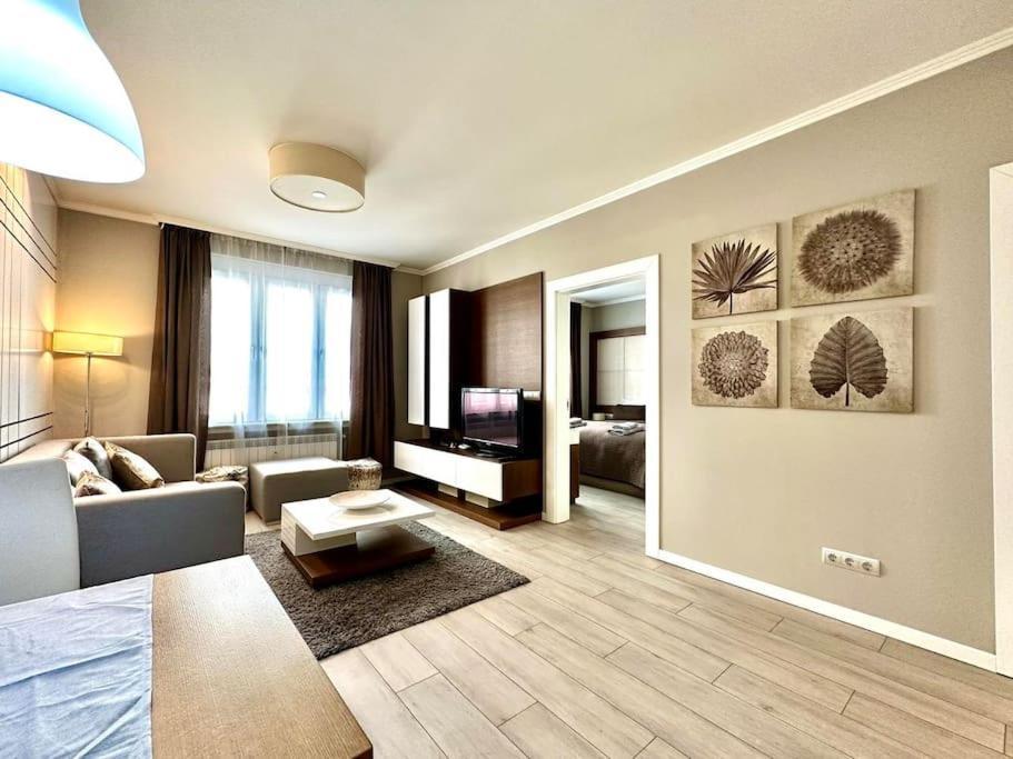 Mila Center Deluxe Apartment *